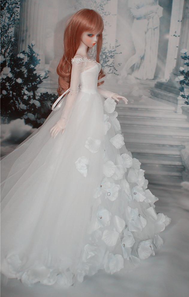 white-color-wedding-dress-for-BJD-1.jpg