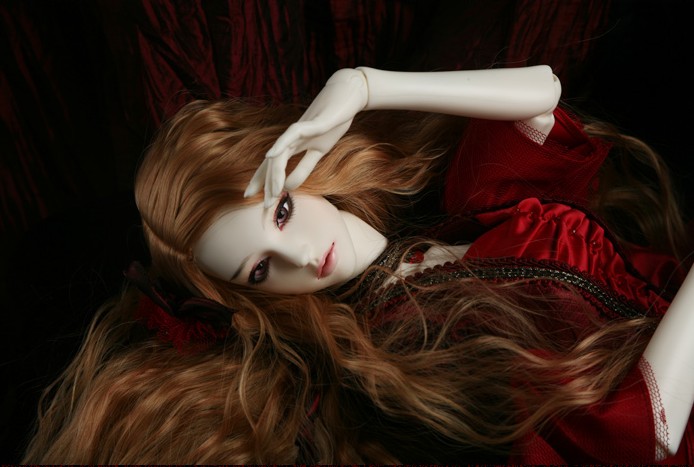 SOOM-Eden-The-Vampire-Lover-5.jpg