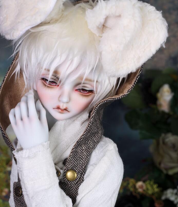 peakswoods-white-rabbit-4.jpg